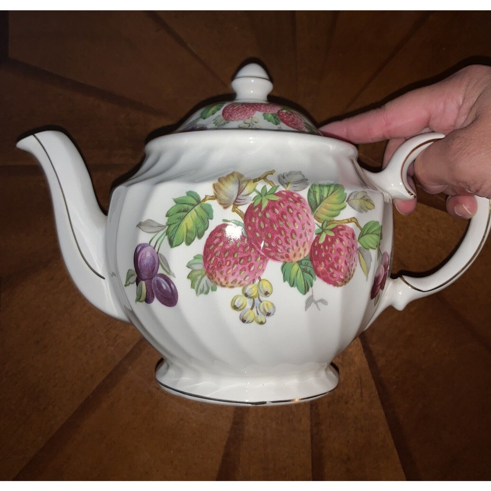 Lovely Sadler Windsor Fruit Gold Trim Footed Teapot Made in England 6"x10" Vtg